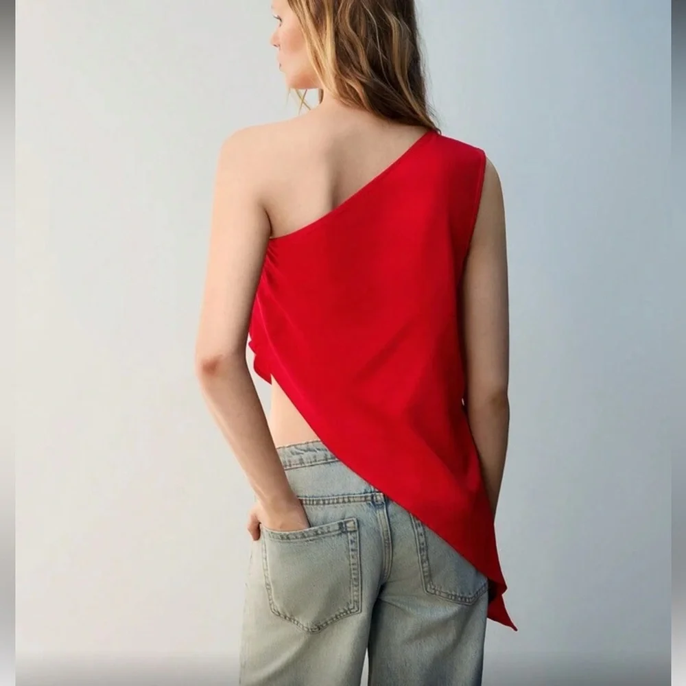 Stylish One-Shoulder Red Top - Picture 5 of 7